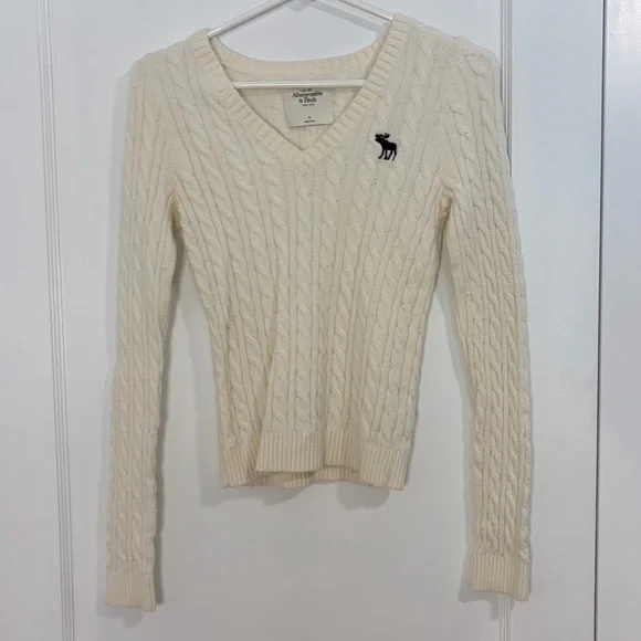 Abercrombie & Fitch cable knit vneck sweater - Picture 1 of 13